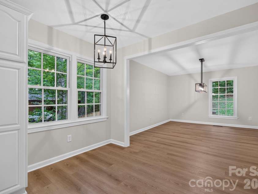 5550 Overlook Circle, Winston Salem, NC 27105.  MLS# CAR4432343, YatesRealty ID 55933. 