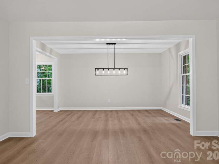 5550 Overlook Circle, Winston Salem, NC 27105.  MLS# CAR4432343, YatesRealty ID 55933. Dining Room