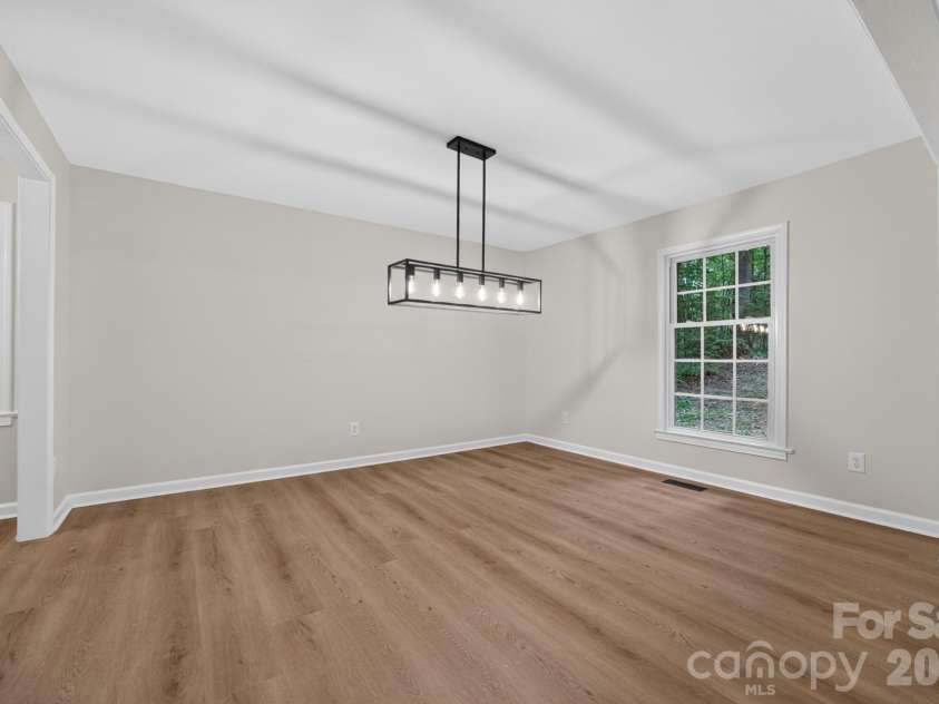 5550 Overlook Circle, Winston Salem, NC 27105.  MLS# CAR4432343, YatesRealty ID 55933. Dining Room