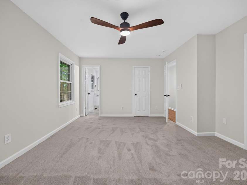 5550 Overlook Circle, Winston Salem, NC 27105.  MLS# CAR4432343, YatesRealty ID 55933. Primary Bedroom