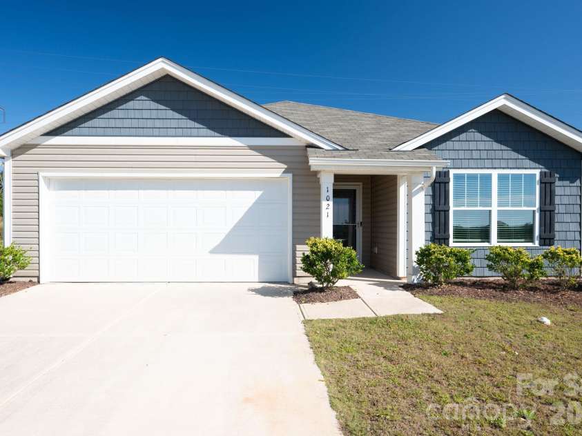 1021 Foxberry Lane, Maiden, NC 28650.  MLS# CAR4433101, YatesRealty ID 55939. 