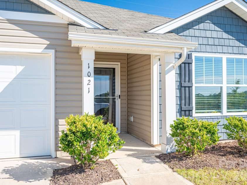 1021 Foxberry Lane, Maiden, NC 28650.  MLS# CAR4433101, YatesRealty ID 55939. 