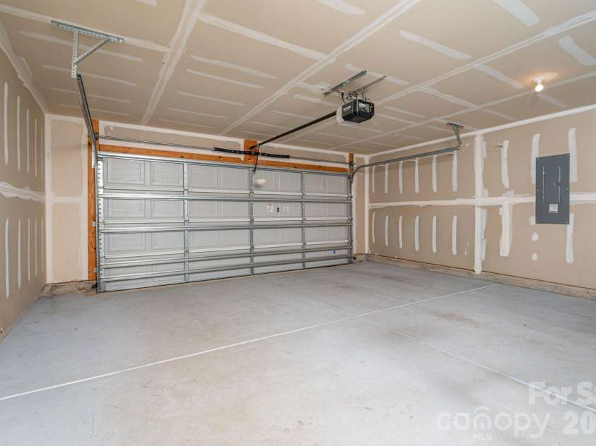 1021 Foxberry Lane, Maiden, NC 28650.  MLS# CAR4433101, YatesRealty ID 55939. Garage Space
