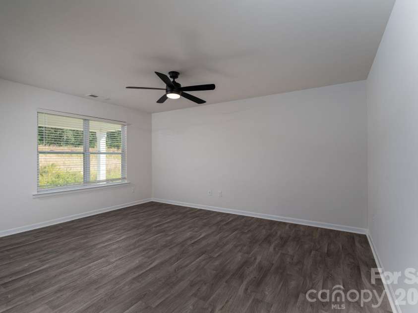 1021 Foxberry Lane, Maiden, NC 28650.  MLS# CAR4433101, YatesRealty ID 55939. Living Room