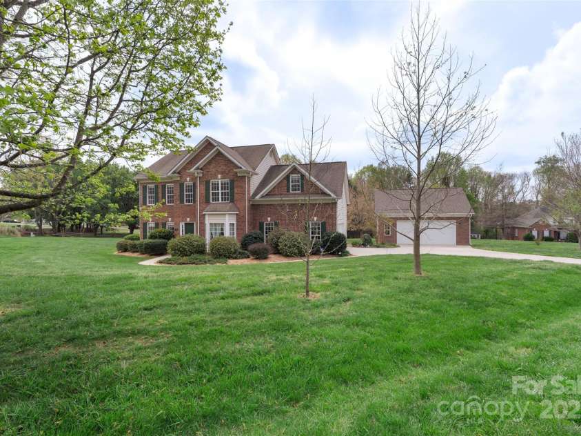 301 Prairie Rose Court, Waxhaw, NC 28173.  MLS# CAR4242223, YatesRealty ID 5594. 