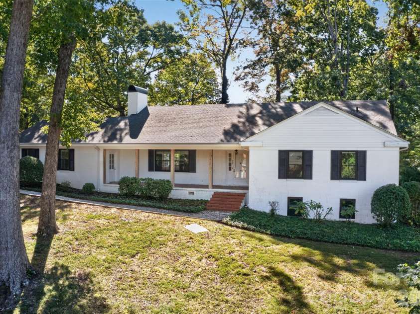 356 7th Avenue, Hickory, NC 28601.  MLS# CAR4431867, YatesRealty ID 55945. 