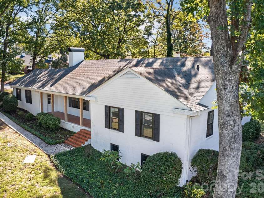 356 7th Avenue, Hickory, NC 28601.  MLS# CAR4431867, YatesRealty ID 55945. 