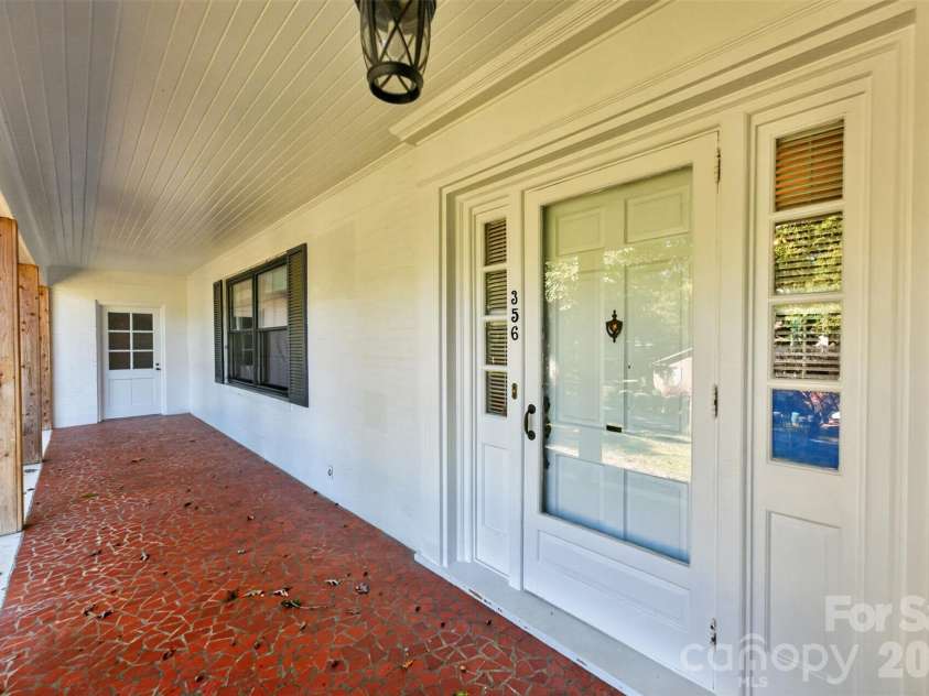 356 7th Avenue, Hickory, NC 28601.  MLS# CAR4431867, YatesRealty ID 55945. 