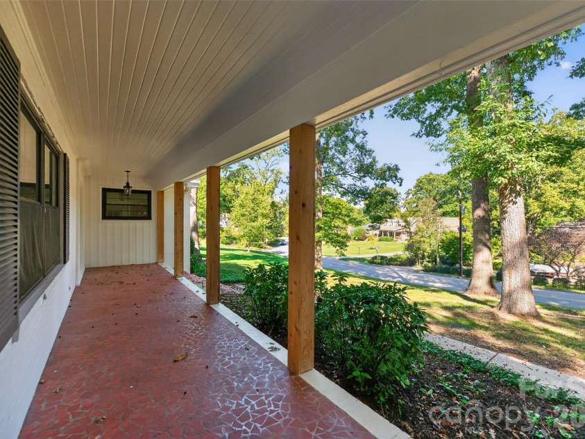 356 7th Avenue, Hickory, NC 28601.  MLS# CAR4431867, YatesRealty ID 55945. 