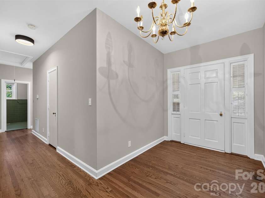 356 7th Avenue, Hickory, NC 28601.  MLS# CAR4431867, YatesRealty ID 55945. 