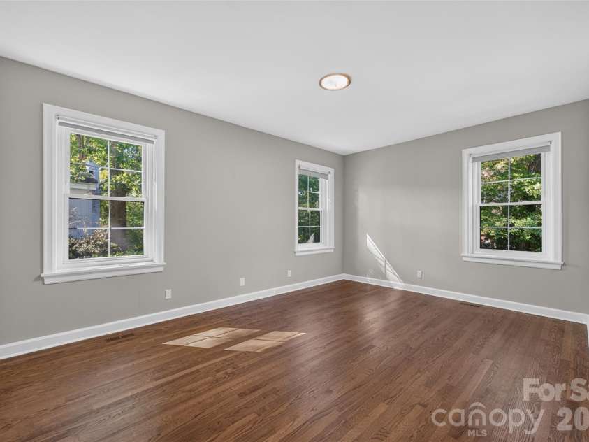 356 7th Avenue, Hickory, NC 28601.  MLS# CAR4431867, YatesRealty ID 55945. 