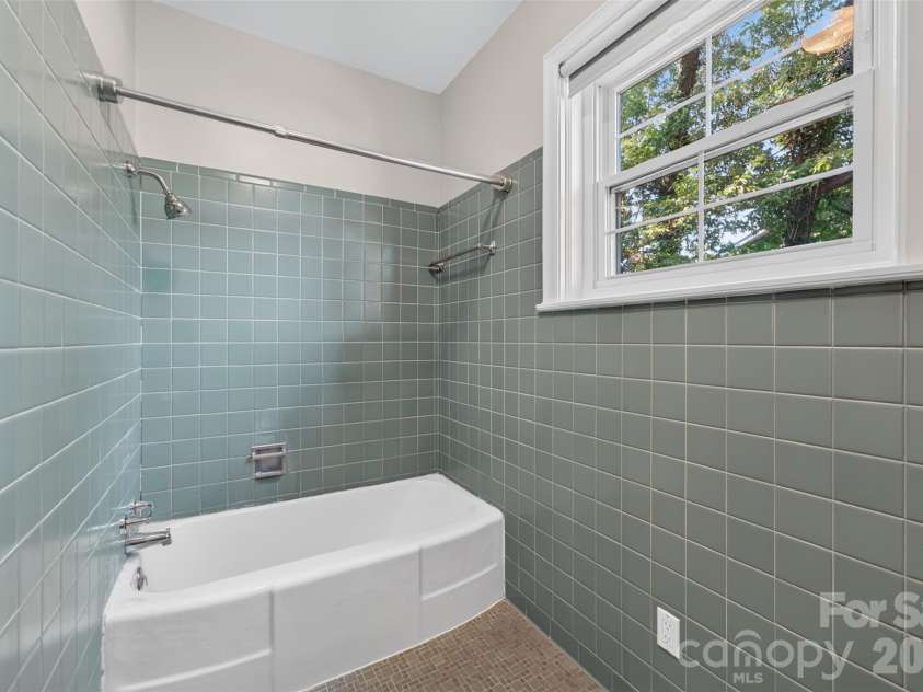 356 7th Avenue, Hickory, NC 28601.  MLS# CAR4431867, YatesRealty ID 55945. 