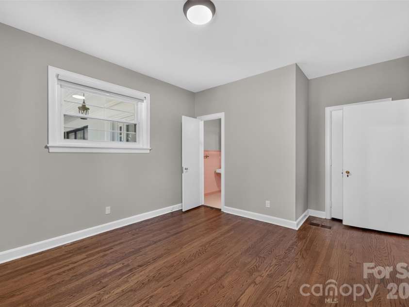 356 7th Avenue, Hickory, NC 28601.  MLS# CAR4431867, YatesRealty ID 55945. 
