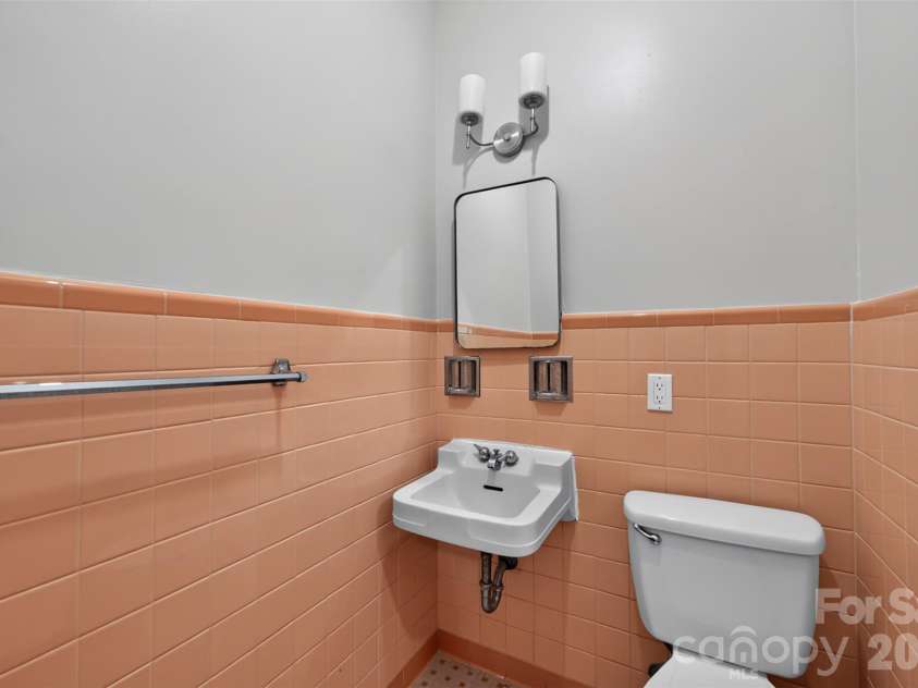 356 7th Avenue, Hickory, NC 28601.  MLS# CAR4431867, YatesRealty ID 55945. 