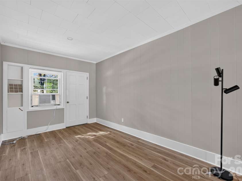 356 7th Avenue, Hickory, NC 28601.  MLS# CAR4431867, YatesRealty ID 55945. 