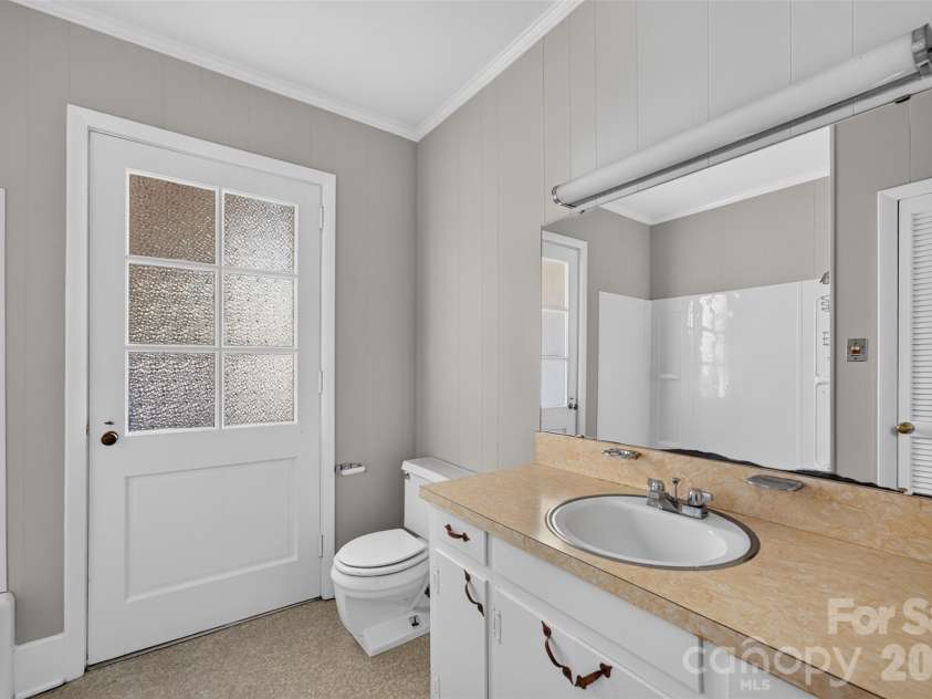 356 7th Avenue, Hickory, NC 28601.  MLS# CAR4431867, YatesRealty ID 55945. 