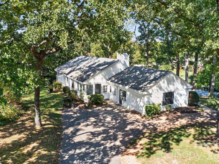 356 7th Avenue, Hickory, NC 28601.  MLS# CAR4431867, YatesRealty ID 55945. 