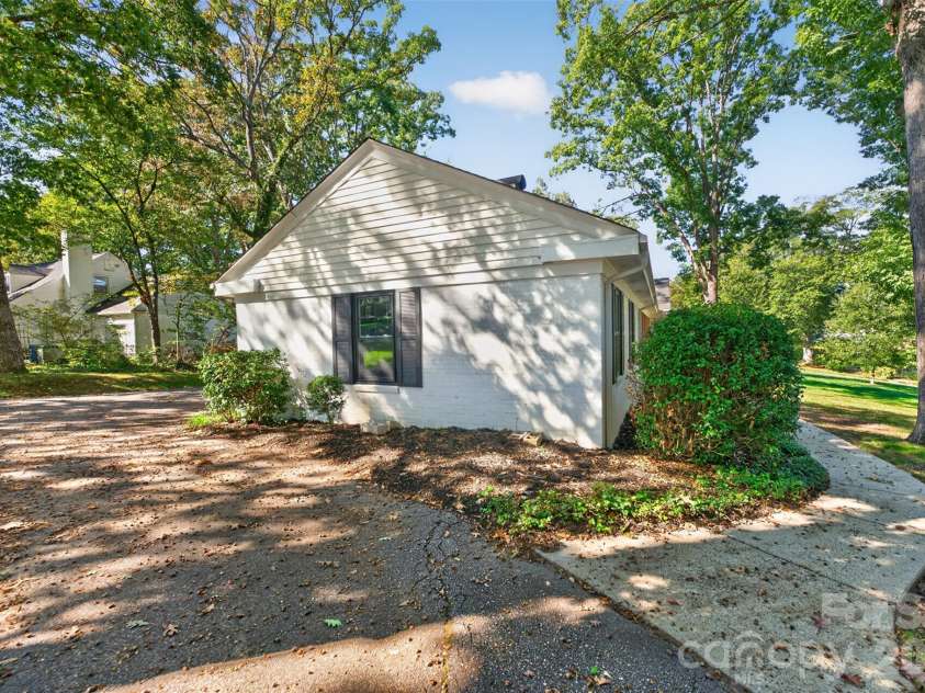356 7th Avenue, Hickory, NC 28601.  MLS# CAR4431867, YatesRealty ID 55945. 