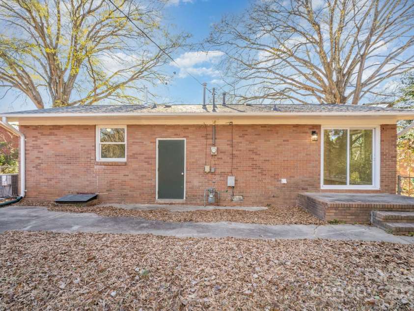 4209 Donnybrook Place, Charlotte, NC 28205.  MLS# CAR4329646, YatesRealty ID 5595. 