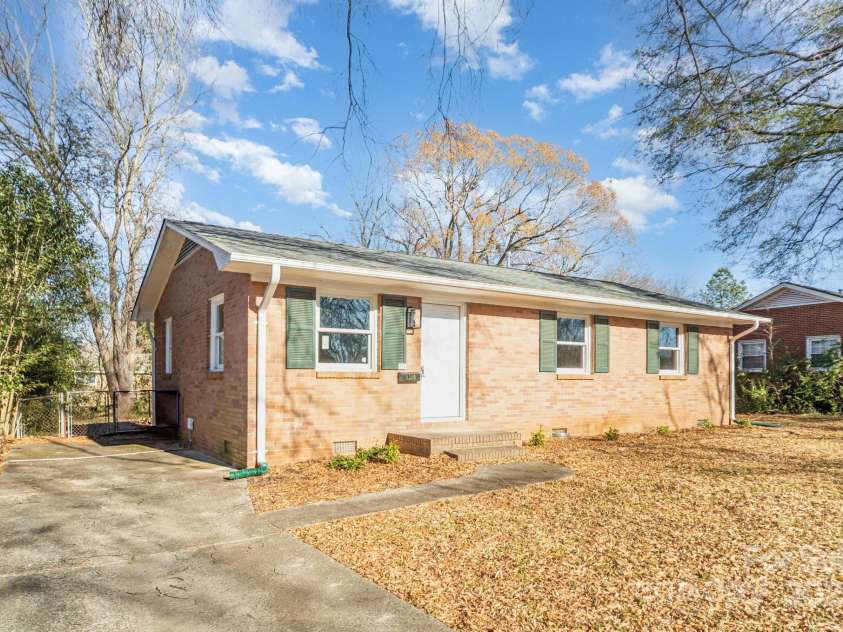 4209 Donnybrook Place, Charlotte, NC 28205.  MLS# CAR4329646, YatesRealty ID 5595. 