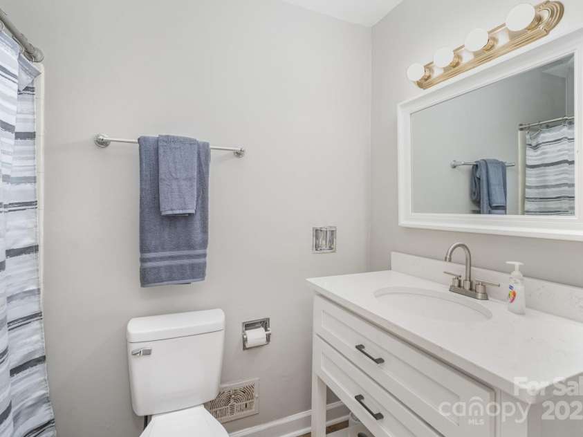 4209 Donnybrook Place, Charlotte, NC 28205.  MLS# CAR4329646, YatesRealty ID 5595. 