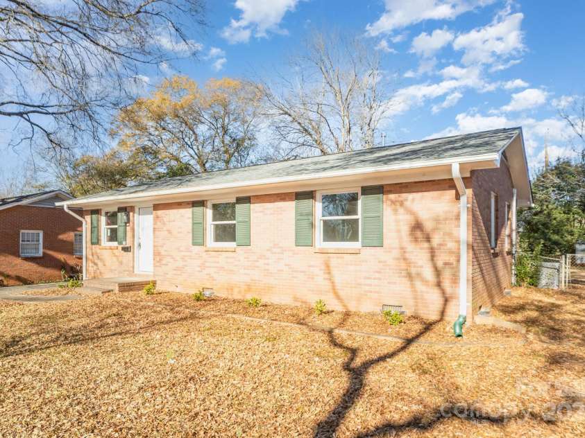 4209 Donnybrook Place, Charlotte, NC 28205.  MLS# CAR4329646, YatesRealty ID 5595. 
