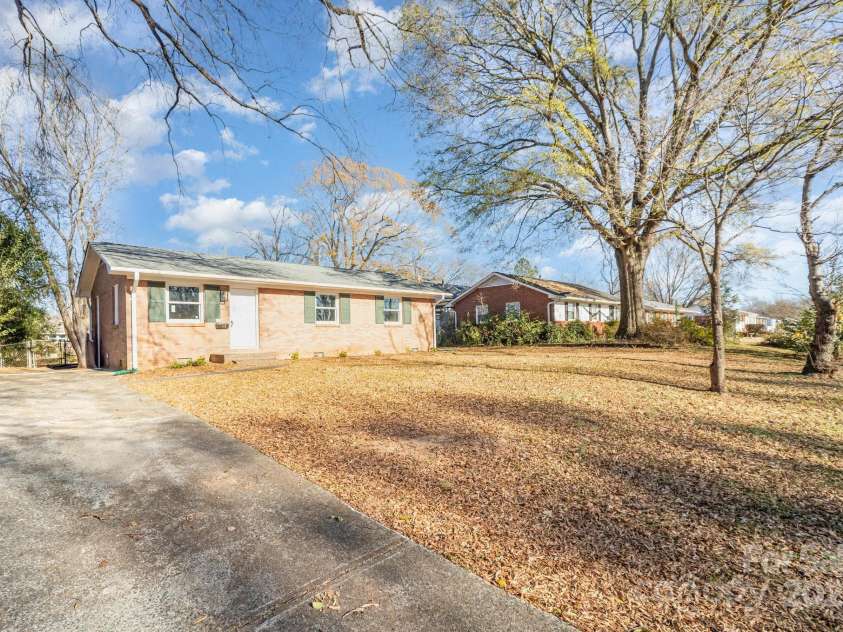 4209 Donnybrook Place, Charlotte, NC 28205.  MLS# CAR4329646, YatesRealty ID 5595. 