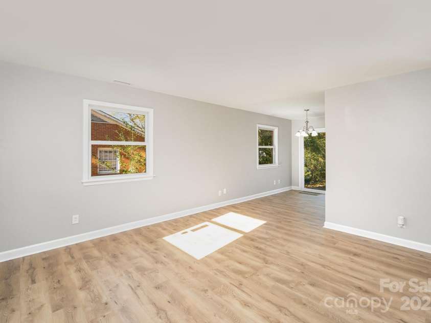 4209 Donnybrook Place, Charlotte, NC 28205.  MLS# CAR4329646, YatesRealty ID 5595. 