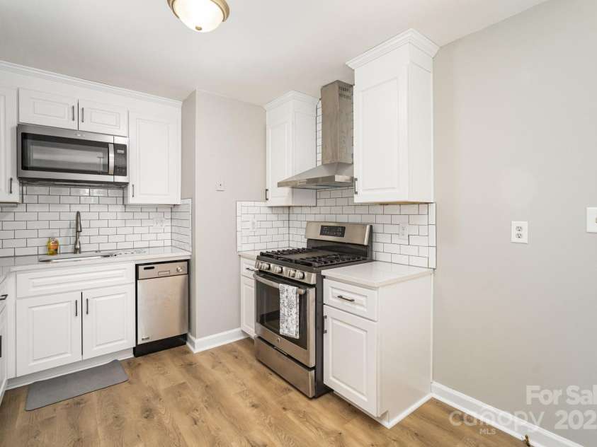 4209 Donnybrook Place, Charlotte, NC 28205.  MLS# CAR4329646, YatesRealty ID 5595. 