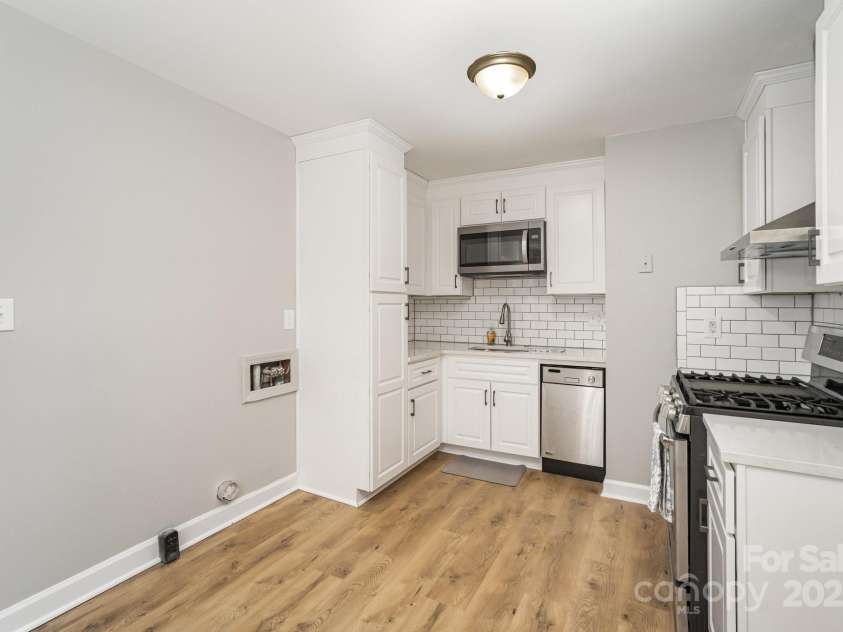 4209 Donnybrook Place, Charlotte, NC 28205.  MLS# CAR4329646, YatesRealty ID 5595. 