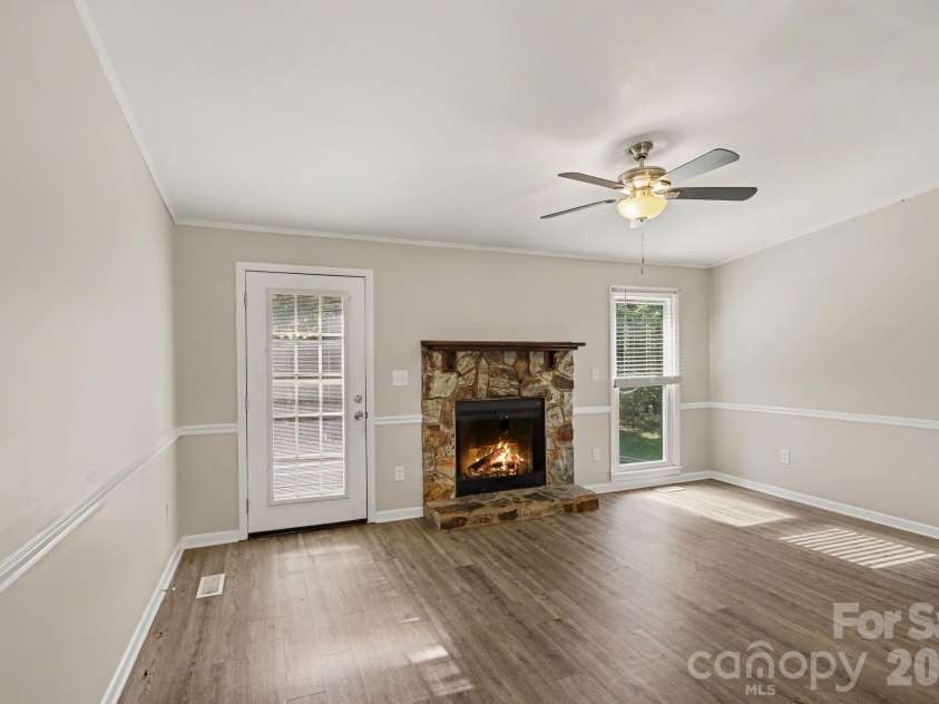 8204 Strawberry Point Drive, Charlotte, NC 28215.  MLS# CAR4432654, YatesRealty ID 55951. 