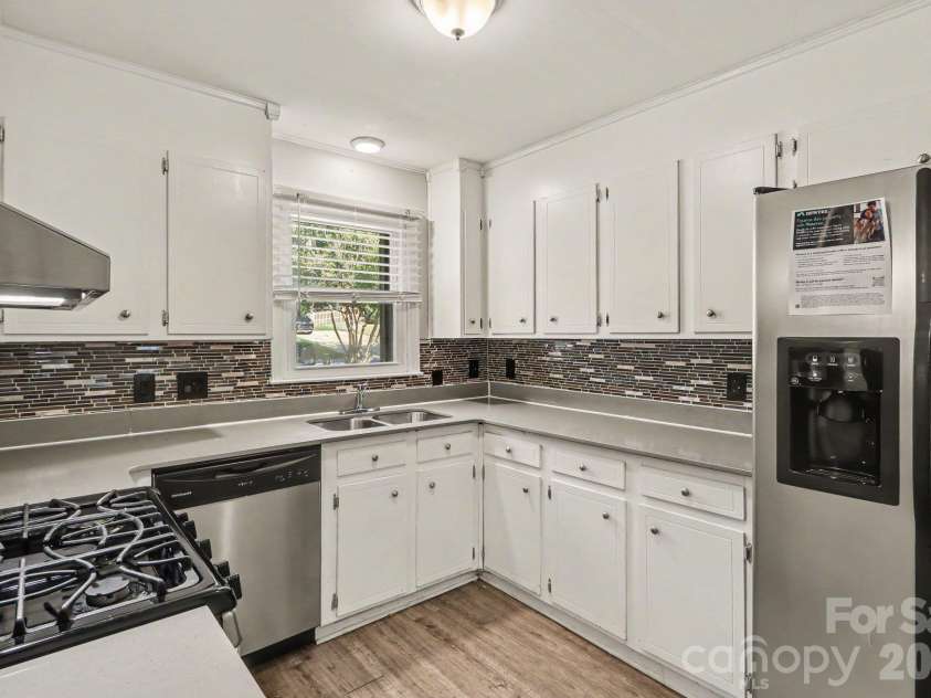 8204 Strawberry Point Drive, Charlotte, NC 28215.  MLS# CAR4432654, YatesRealty ID 55951. 
