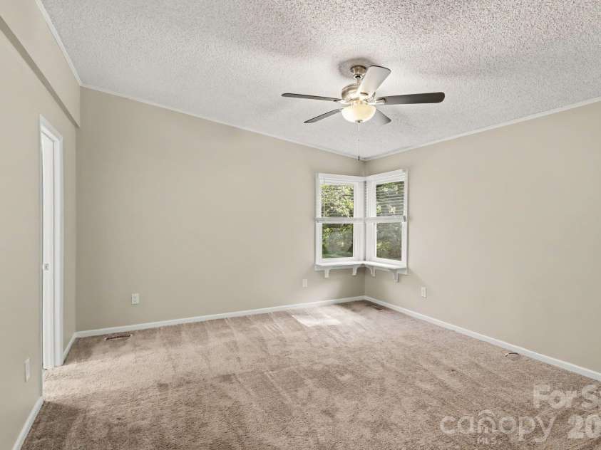 8204 Strawberry Point Drive, Charlotte, NC 28215.  MLS# CAR4432654, YatesRealty ID 55951. 