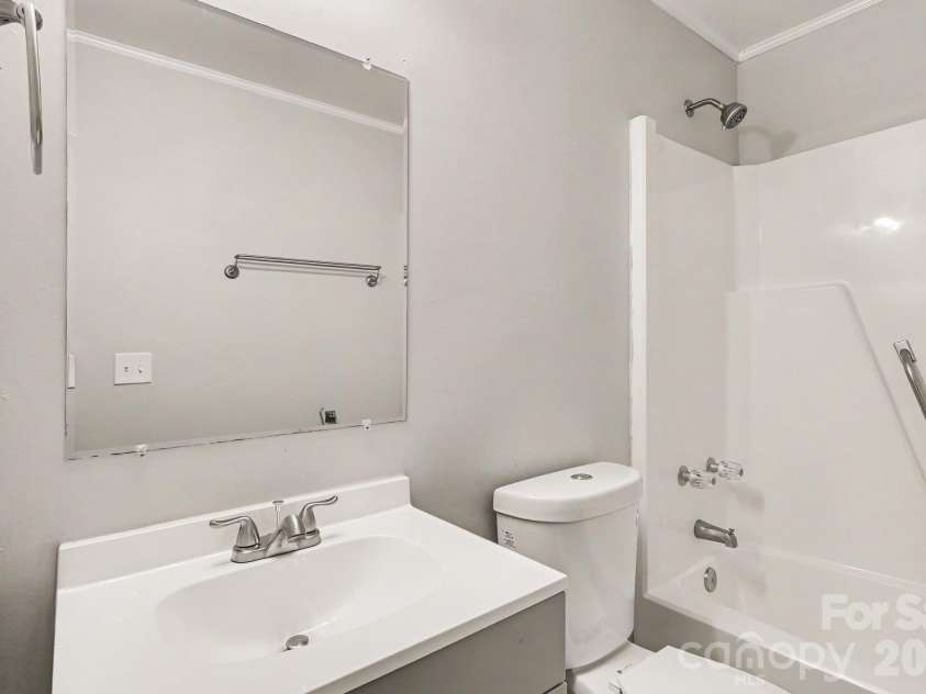 8204 Strawberry Point Drive, Charlotte, NC 28215.  MLS# CAR4432654, YatesRealty ID 55951. 