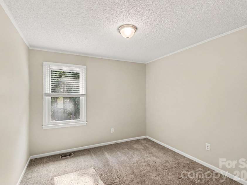 8204 Strawberry Point Drive, Charlotte, NC 28215.  MLS# CAR4432654, YatesRealty ID 55951. 
