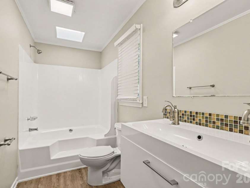 8204 Strawberry Point Drive, Charlotte, NC 28215.  MLS# CAR4432654, YatesRealty ID 55951. 
