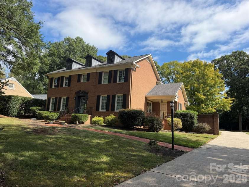 4533 Arborway Way, Charlotte, NC 28211.  MLS# CAR4432154, YatesRealty ID 55957. 