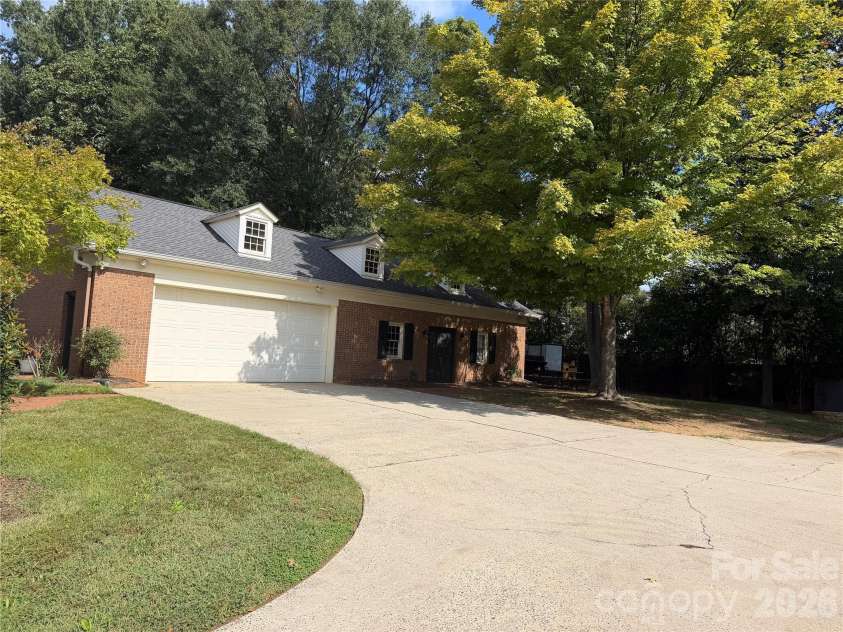 4533 Arborway Way, Charlotte, NC 28211.  MLS# CAR4432154, YatesRealty ID 55957. 