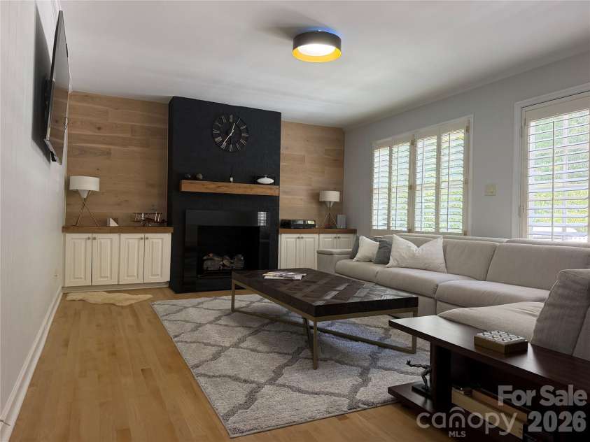 4533 Arborway Way, Charlotte, NC 28211.  MLS# CAR4432154, YatesRealty ID 55957. 