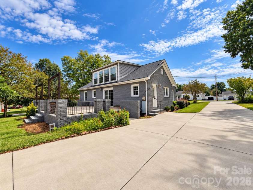 309 17th Road, Kannapolis, NC 28083.  MLS# CAR4433362, YatesRealty ID 55958. 