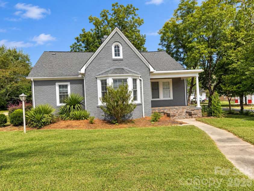 309 17th Road, Kannapolis, NC 28083.  MLS# CAR4433362, YatesRealty ID 55958. 