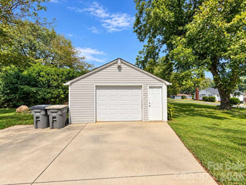 309 17th Road, Kannapolis, NC 28083.  MLS# CAR4433362, YatesRealty ID 55958. 