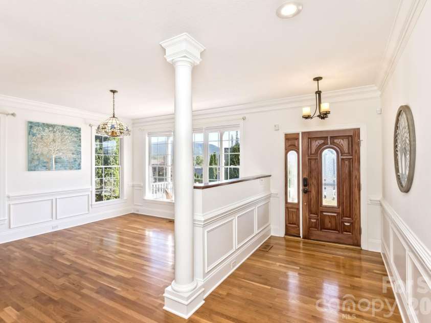 105 Willow Oak Drive, Asheville, NC 28805.  MLS# CAR4432872, YatesRealty ID 55959. 