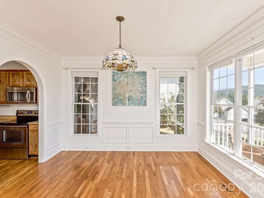 105 Willow Oak Drive, Asheville, NC 28805.  MLS# CAR4432872, YatesRealty ID 55959. 