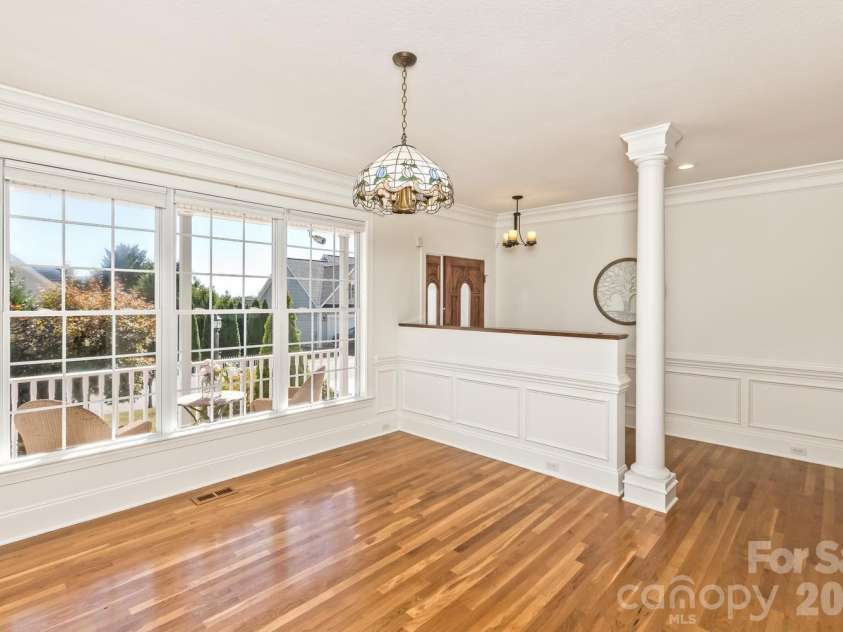 105 Willow Oak Drive, Asheville, NC 28805.  MLS# CAR4432872, YatesRealty ID 55959. 