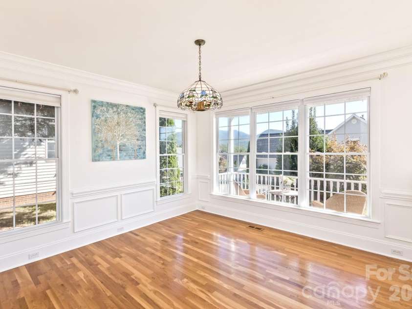 105 Willow Oak Drive, Asheville, NC 28805.  MLS# CAR4432872, YatesRealty ID 55959. 