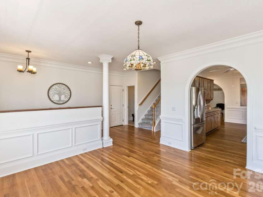 105 Willow Oak Drive, Asheville, NC 28805.  MLS# CAR4432872, YatesRealty ID 55959. 