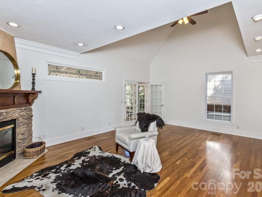 105 Willow Oak Drive, Asheville, NC 28805.  MLS# CAR4432872, YatesRealty ID 55959. 