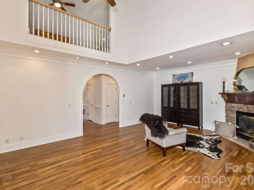 105 Willow Oak Drive, Asheville, NC 28805.  MLS# CAR4432872, YatesRealty ID 55959. 