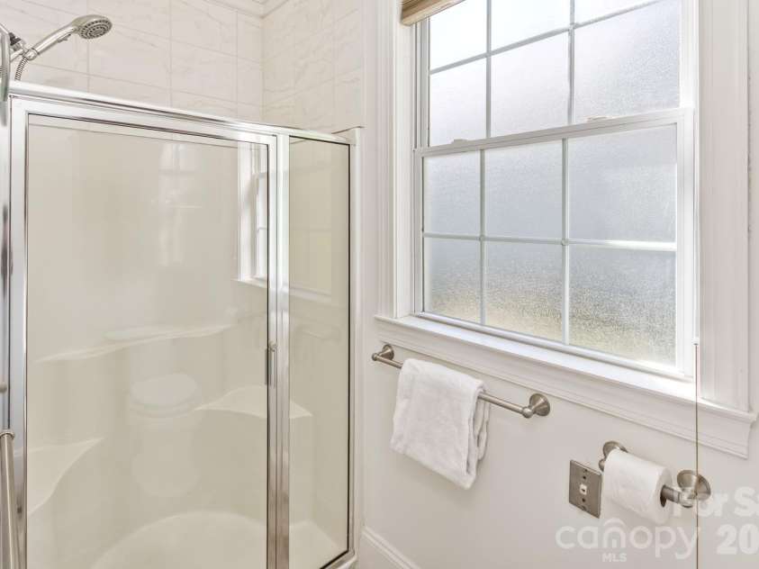 105 Willow Oak Drive, Asheville, NC 28805.  MLS# CAR4432872, YatesRealty ID 55959. 